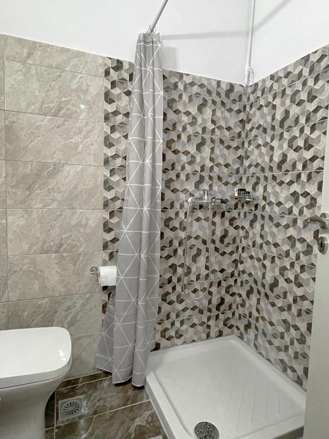 Rhodes Central: King Bed Apartment *