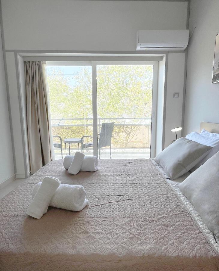Rhodes Central: King Bed Rhodes City
